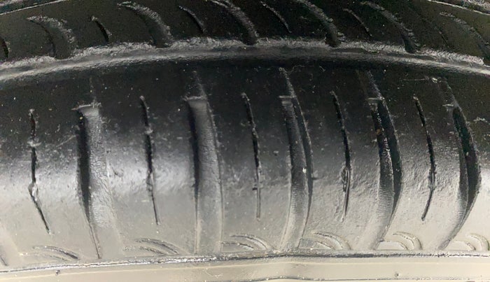 2021 Maruti Eeco 7 STR, Petrol, Manual, 61,159 km, Left Front Tyre Tread