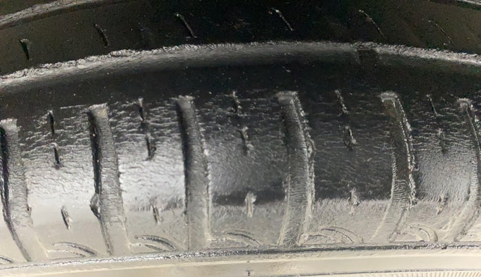 2021 Maruti Eeco 7 STR, Petrol, Manual, 61,159 km, Right Front Tyre Tread