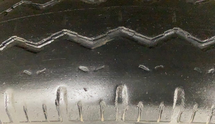 2021 Maruti Eeco 7 STR, Petrol, Manual, 61,159 km, Left Rear Tyre Tread