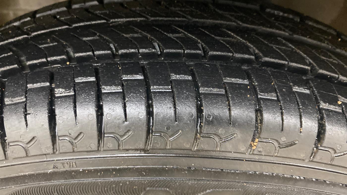 2014 Maruti Wagon R 1.0 LXI CNG, CNG, Manual, 93,598 km, Left Front Tyre Tread
