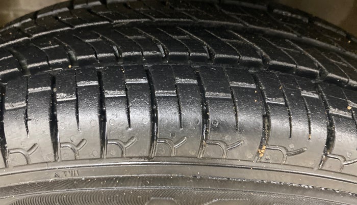 2014 Maruti Wagon R 1.0 LXI CNG, CNG, Manual, 93,598 km, Left Front Tyre Tread