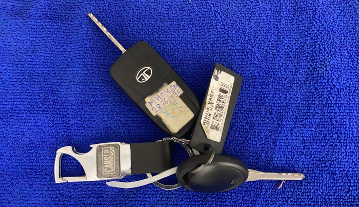 2018 Tata TIGOR XZ PETROL, Petrol, Manual, 45,641 km, Key Close Up