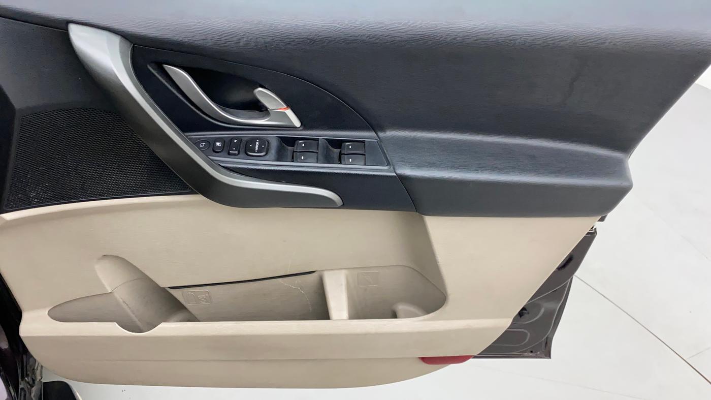 2016 Mahindra XUV500 W10, Diesel, Manual, 97,304 km, Driver Side Door Panels Control
