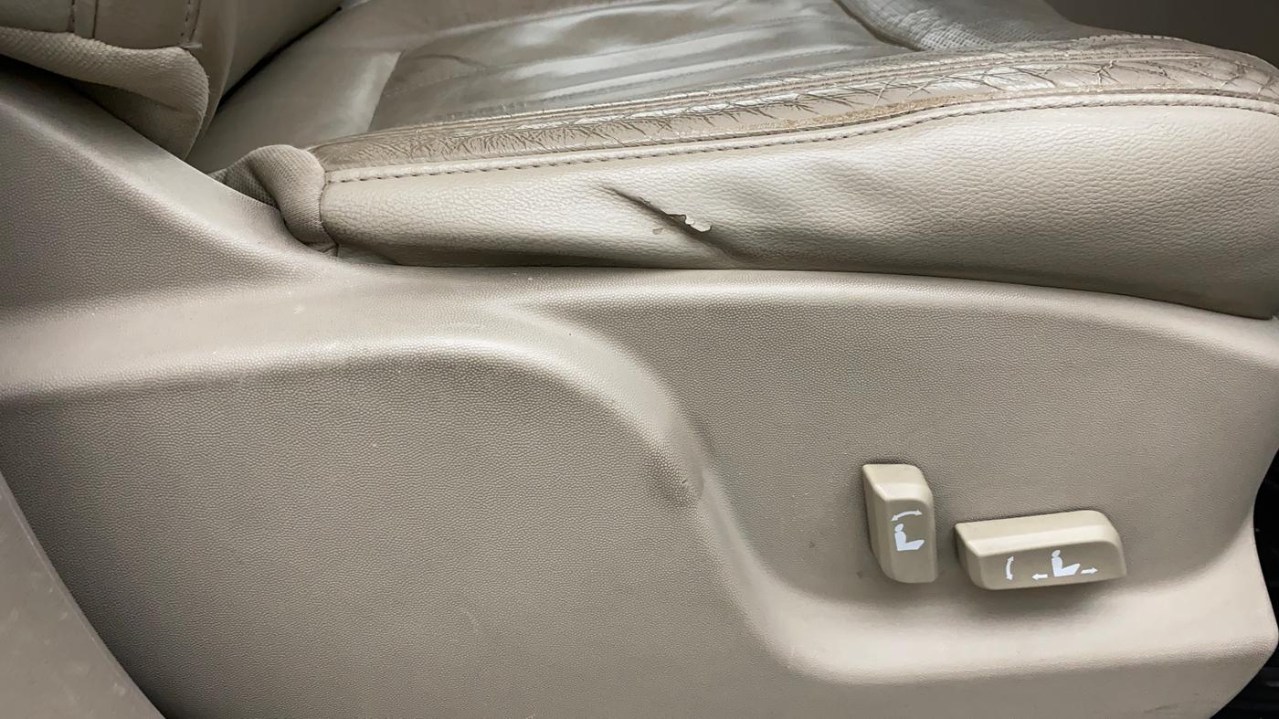 2016 Mahindra XUV500 W10, Diesel, Manual, 97,304 km, Driver Side Adjustment Panel