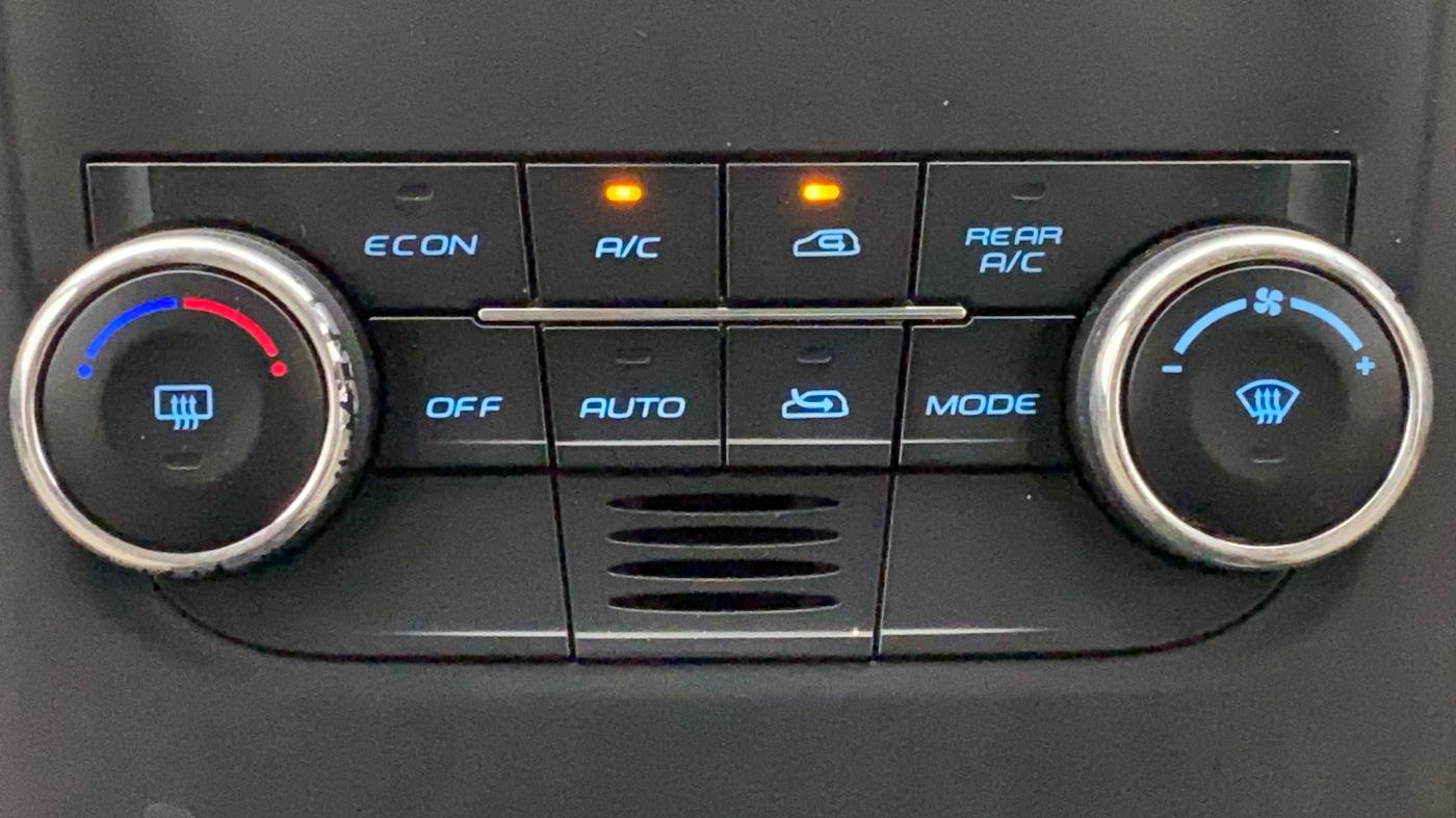 2016 Mahindra XUV500 W10, Diesel, Manual, 97,304 km, Automatic Climate Control