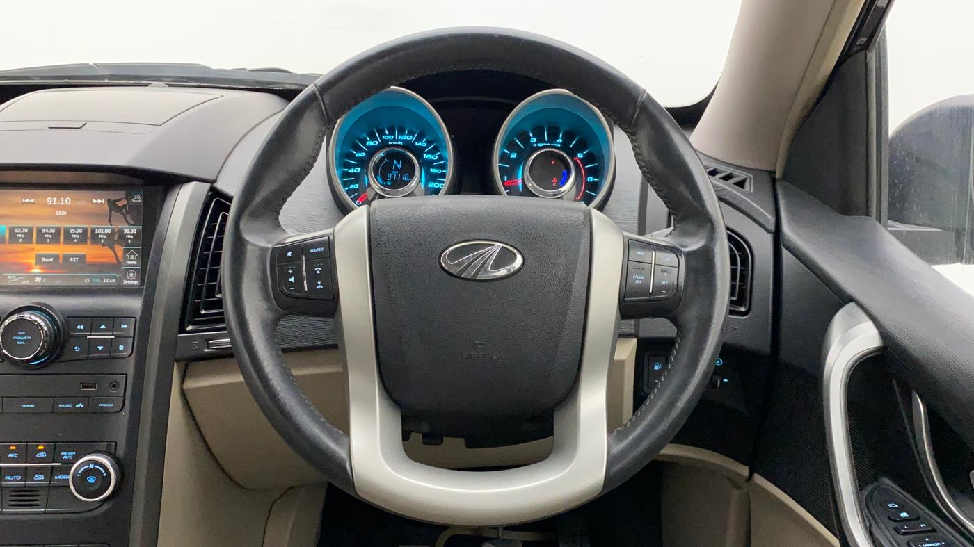 2016 Mahindra XUV500 W10, Diesel, Manual, 97,304 km, Steering Wheel Close Up