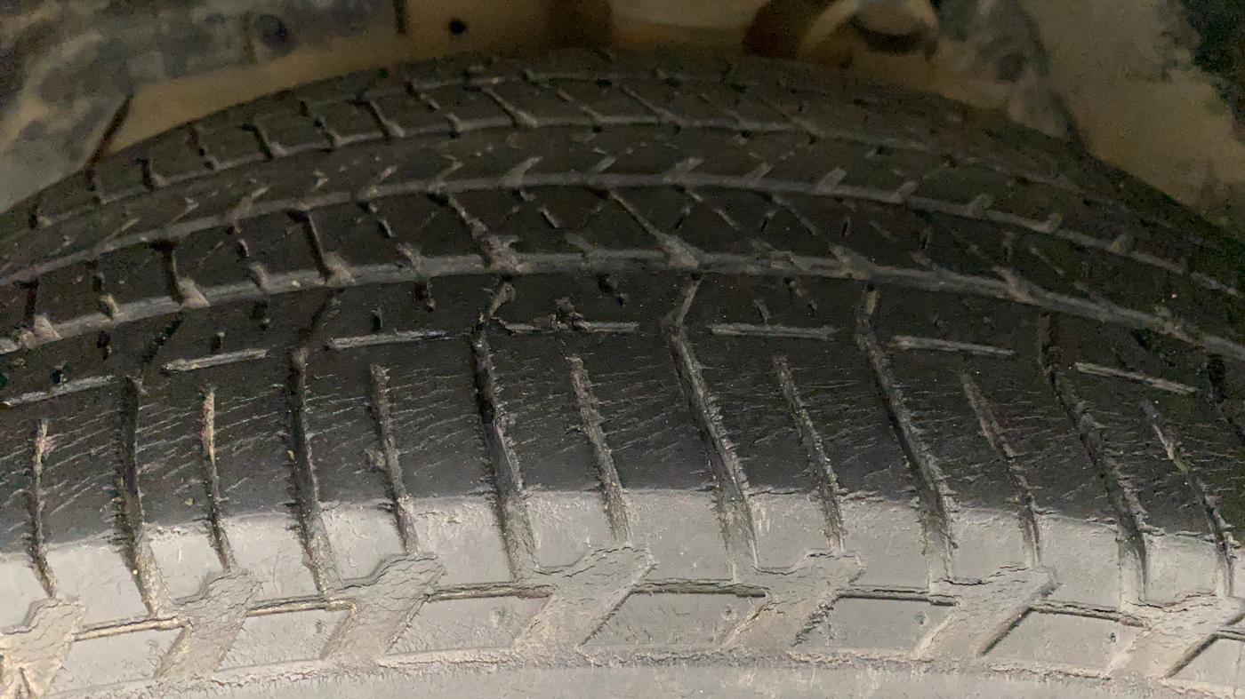 2016 Mahindra XUV500 W10, Diesel, Manual, 97,304 km, Left Front Tyre Tread