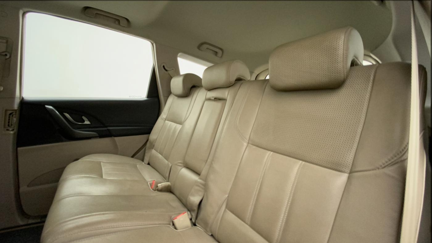 2016 Mahindra XUV500 W10, Diesel, Manual, 97,304 km, Right Side Rear Door Cabin