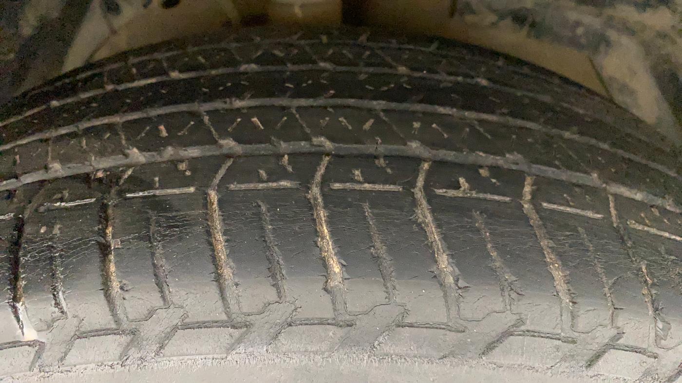 2016 Mahindra XUV500 W10, Diesel, Manual, 97,304 km, Right Front Tyre Tread