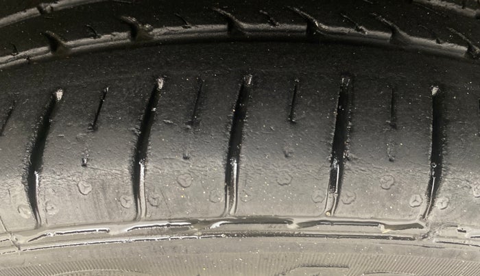 2020 Maruti Ciaz ALPHA  AT 1.5 SHVS PETROL, Petrol, Automatic, 40,410 km, Left Rear Tyre Tread