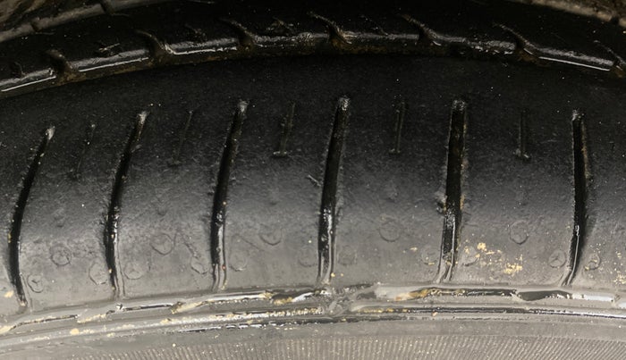 2020 Maruti Ciaz ALPHA  AT 1.5 SHVS PETROL, Petrol, Automatic, 40,410 km, Right Rear Tyre Tread