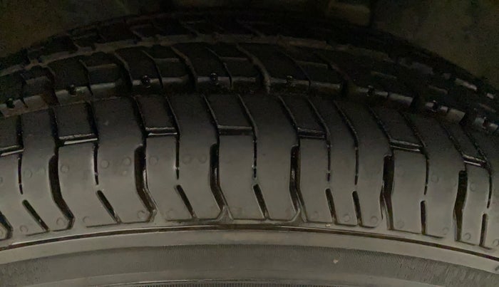 2015 Renault Kwid RXT 0.8, Petrol, Manual, 47,526 km, Right Front Tyre Tread