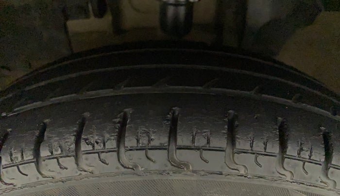 2015 Renault Kwid RXT 0.8, Petrol, Manual, 47,526 km, Left Front Tyre Tread