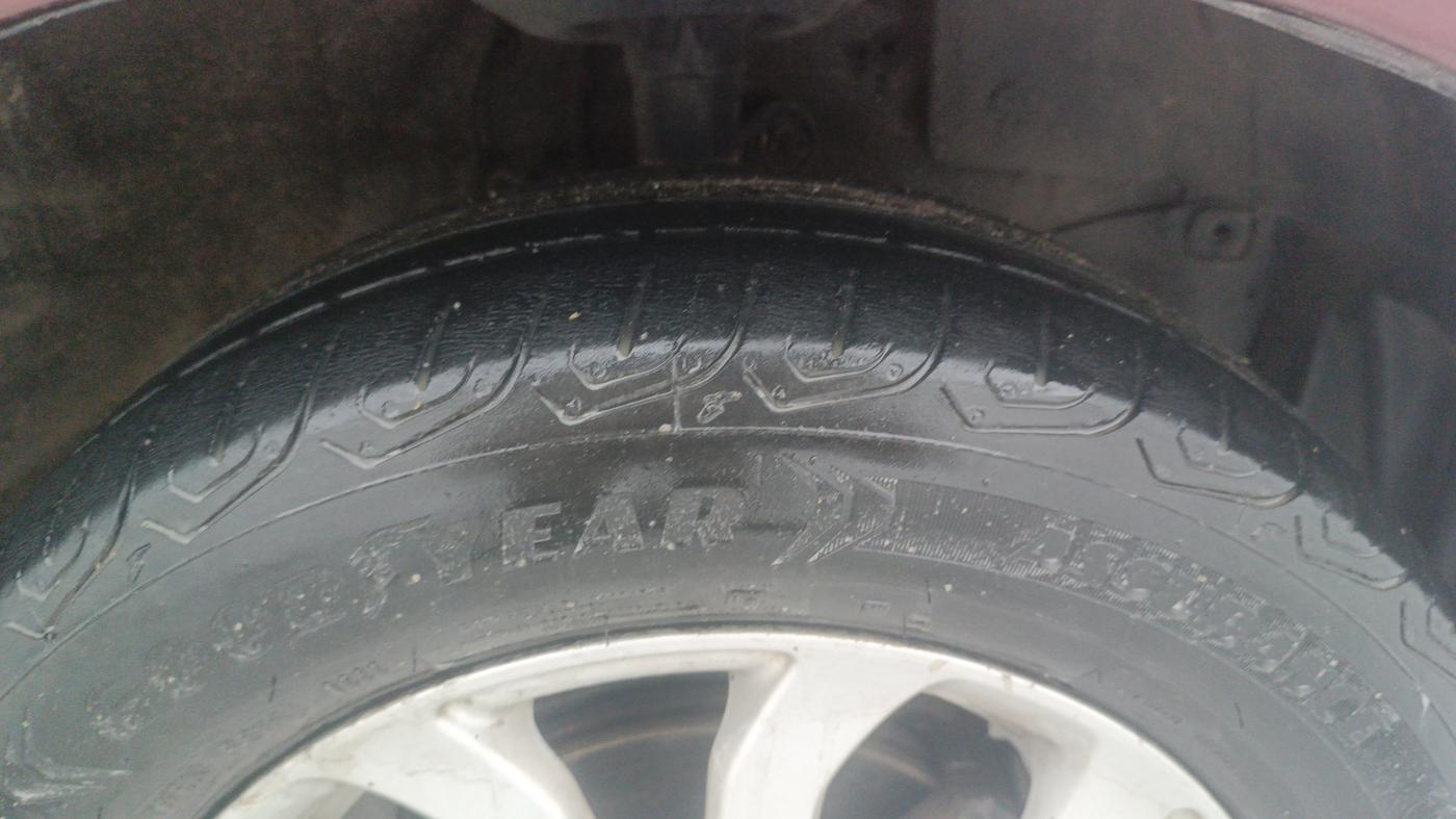 2014 Honda Amaze 1.2L I-VTEC VX, Petrol, Manual, 1,22,664 km, Right Front Tyre Tread