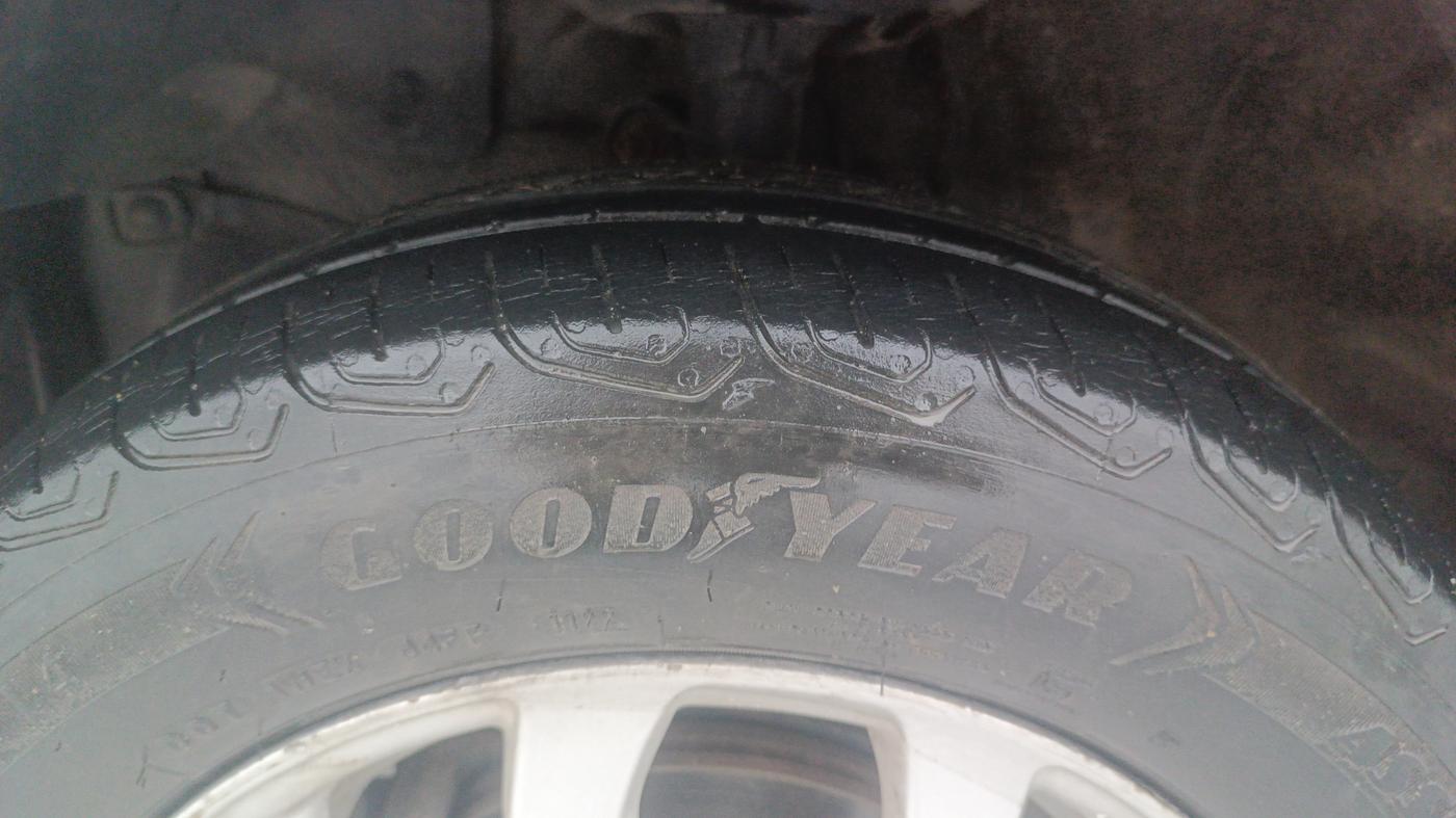 2014 Honda Amaze 1.2L I-VTEC VX, Petrol, Manual, 1,22,664 km, Left Front Tyre Tread