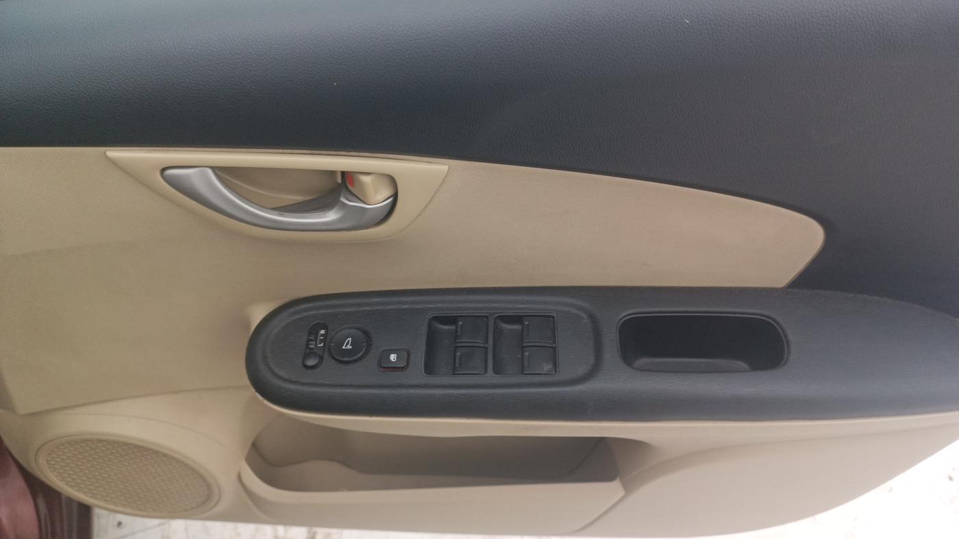 2014 Honda Amaze 1.2L I-VTEC VX, Petrol, Manual, 1,22,664 km, Driver Side Door Panels Control