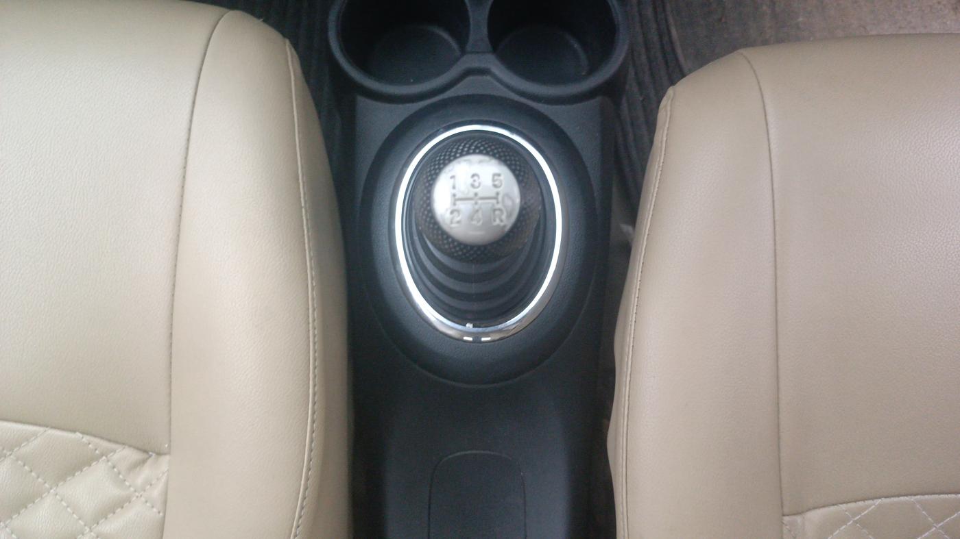 2014 Honda Amaze 1.2L I-VTEC VX, Petrol, Manual, 1,22,664 km, Gear Lever