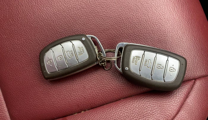 2021 Hyundai VENUE SX 1.0 (O) TURBO IMT, Petrol, Manual, 57,592 km, Key Close Up