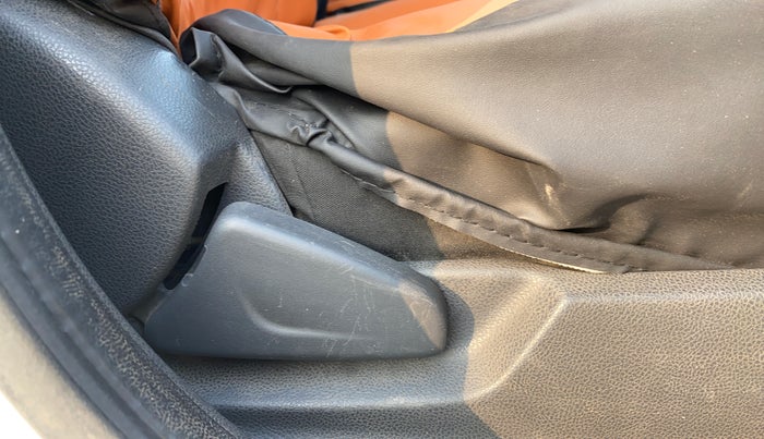 2016 Renault Kwid RXT 0.8, Petrol, Manual, 85,166 km, Driver Side Adjustment Panel