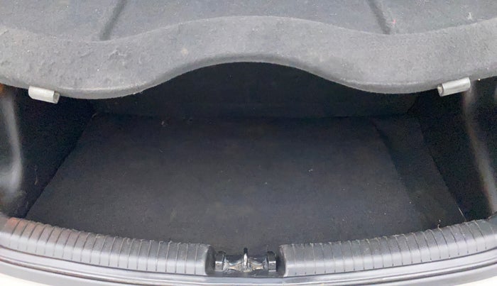 2014 Hyundai Grand i10 ASTA 1.2 KAPPA VTVT, Petrol, Manual, 1,18,219 km, Boot Inside