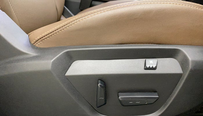 2022 Tata Harrier XZA PLUS, Diesel, Automatic, 7,788 km, Driver Side Adjustment Panel