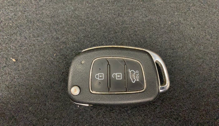 2020 Hyundai VENUE S 1.2, Petrol, Manual, 35,547 km, Key Close Up