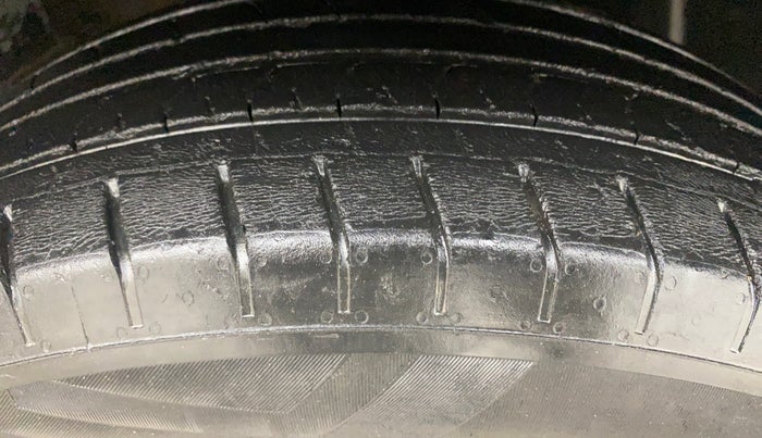 2020 Hyundai VENUE S 1.2, Petrol, Manual, 35,547 km, Right Front Tyre Tread