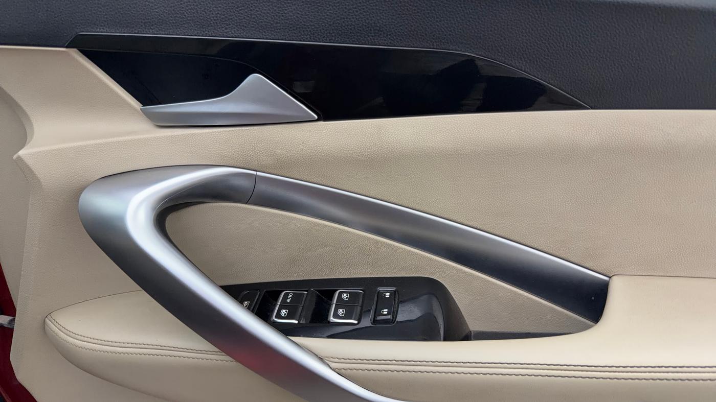 2021 MG HECTOR SHARP 1.5 CVT PETROL DUAL TONE, Petrol, Automatic, 24,823 km, Driver Side Door Panels Control