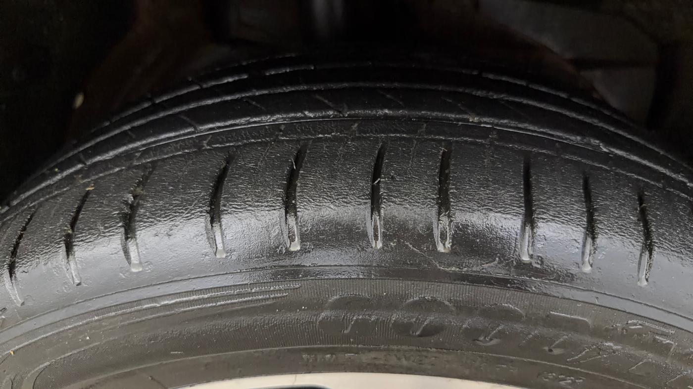 2021 MG HECTOR SHARP 1.5 CVT PETROL DUAL TONE, Petrol, Automatic, 24,823 km, Right Front Tyre Tread