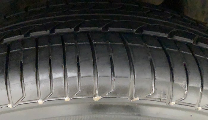 2010 Toyota Corolla Altis GL PETROL, Petrol, Manual, 59,269 km, Right Rear Tyre Tread