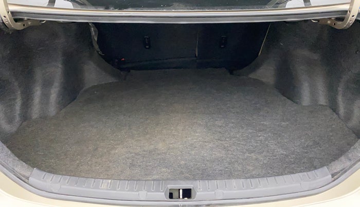 2010 Toyota Corolla Altis GL PETROL, Petrol, Manual, 59,269 km, Boot Inside