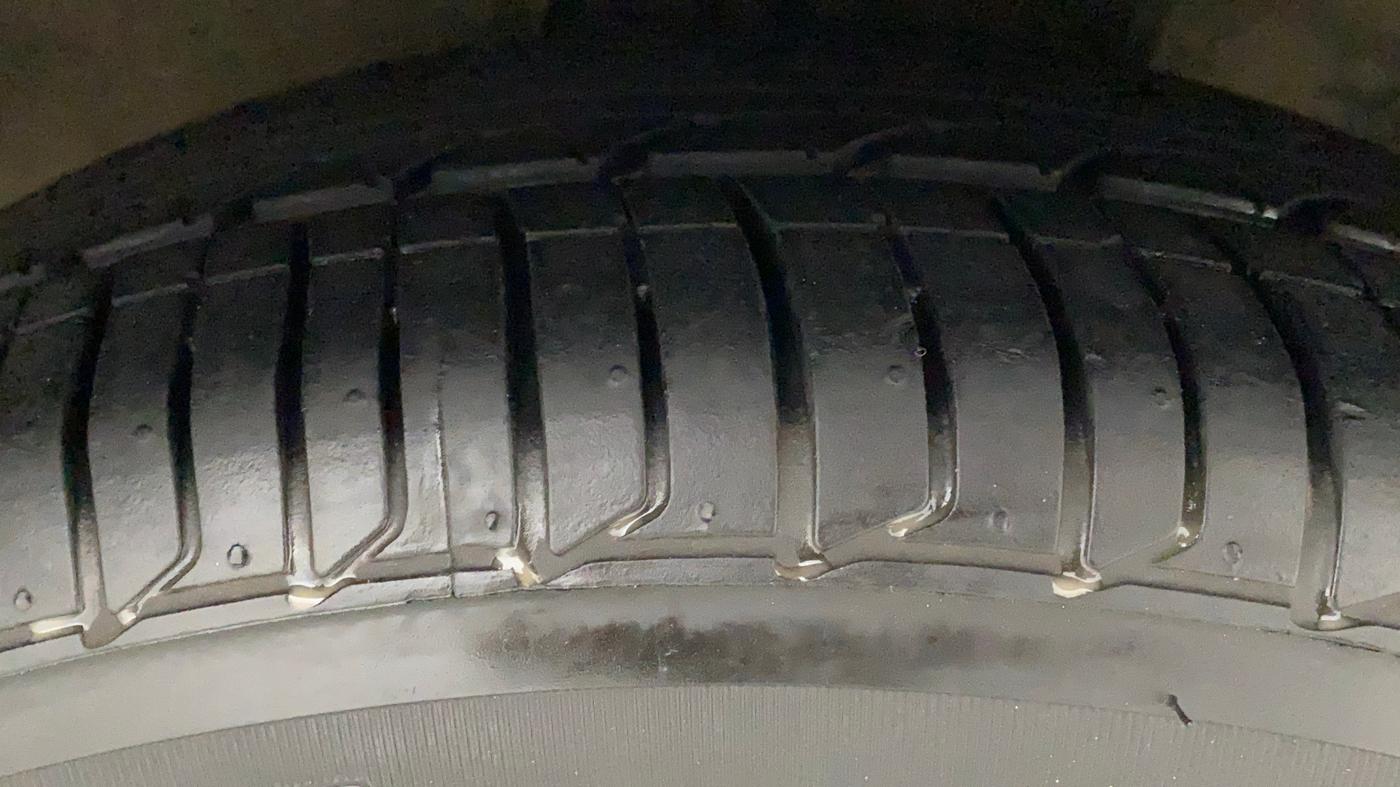 2010 Toyota Corolla Altis GL PETROL, Petrol, Manual, 59,269 km, Right Front Tyre Tread