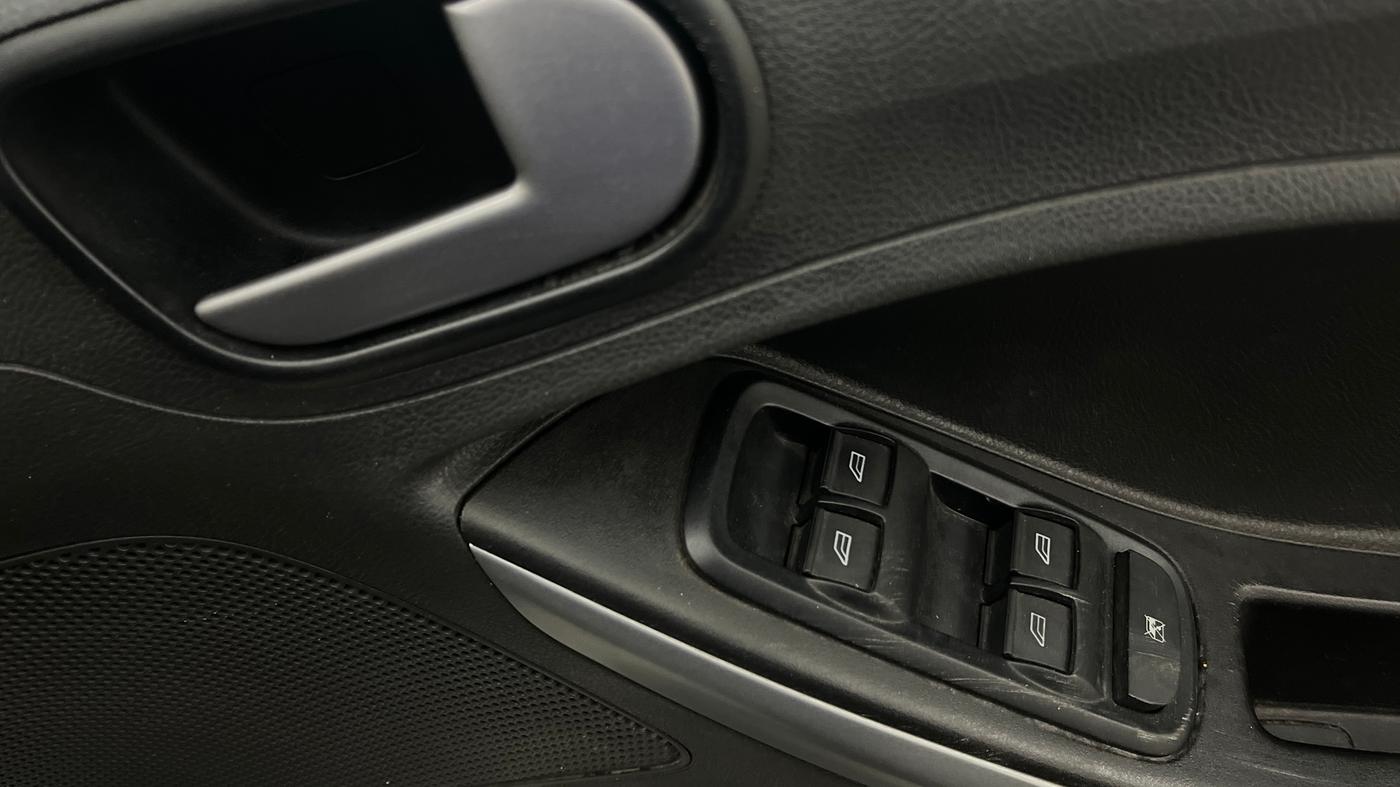 2016 Ford New Figo TITANIUM PLUS 1.2 PETROL, Petrol, Manual, 59,433 km, Driver Side Door Panels Control