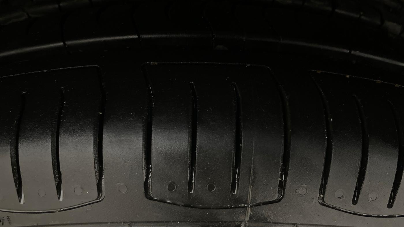 2014 Volkswagen Polo HIGHLINE1.2L, Petrol, Manual, 71,885 km, Left Front Tyre Tread