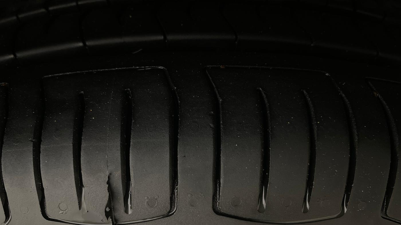 2014 Volkswagen Polo HIGHLINE1.2L, Petrol, Manual, 71,885 km, Right Front Tyre Tread