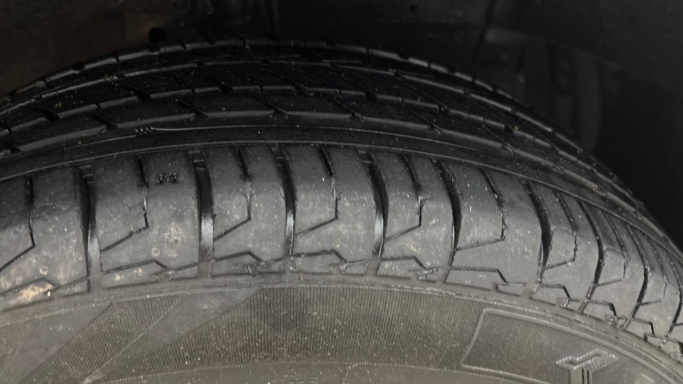 2014 Maruti Swift Dzire VDI, Diesel, Manual, 72,578 km, Right Front Tyre Tread