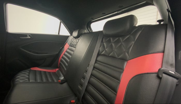 2018 Hyundai Elite i20 ASTA 1.2 DUAL TONE, CNG, Manual, 76,490 km, Right Side Rear Door Cabin