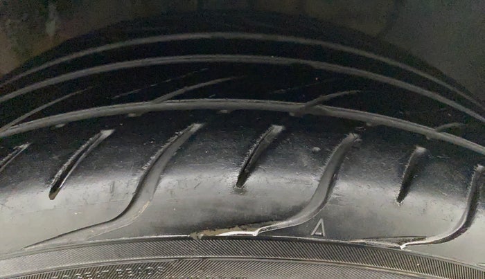 2018 Hyundai Elite i20 ASTA 1.2 DUAL TONE, CNG, Manual, 76,490 km, Left Rear Tyre Tread