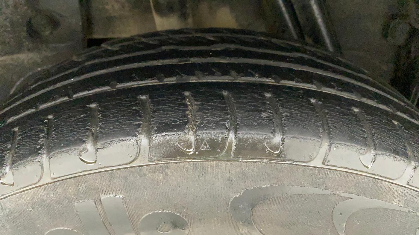 2015 Renault Duster RXL PETROL, Petrol, Manual, 49,118 km, Right Rear Tyre Tread
