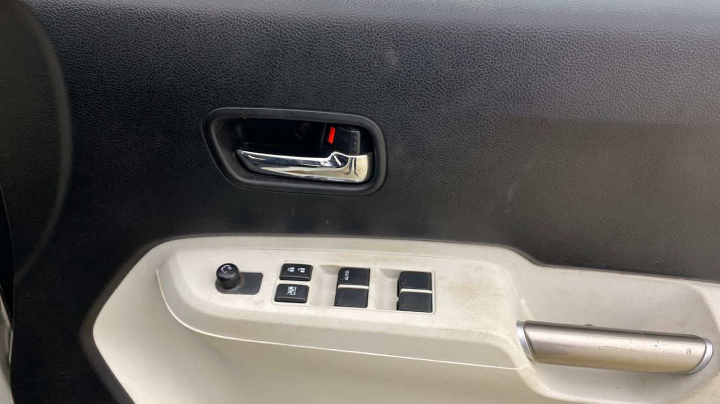 2019 Maruti IGNIS DELTA 1.2, Petrol, Manual, 47,471 km, Driver Side Door Panels Control