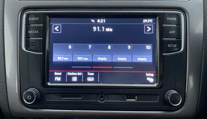 2018 Volkswagen Polo HIGH LINE PLUS 1.0, Petrol, Manual, 15,292 km, Infotainment System