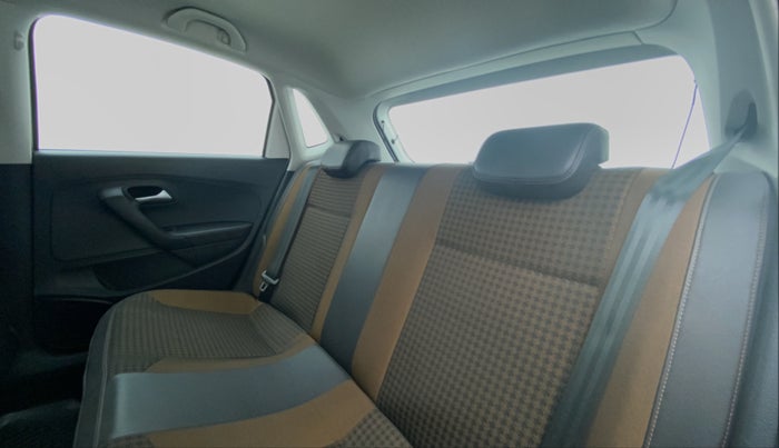 2018 Volkswagen Polo HIGH LINE PLUS 1.0, Petrol, Manual, 15,292 km, Right Side Door Cabin View