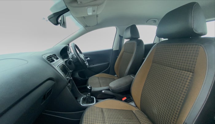 2018 Volkswagen Polo HIGH LINE PLUS 1.0, Petrol, Manual, 15,292 km, Right Side Front Door Cabin View