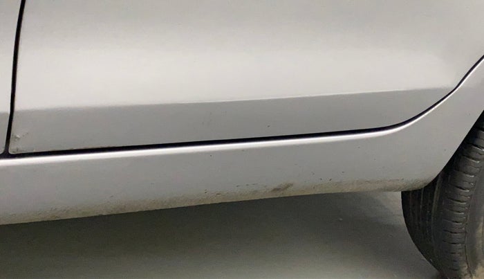 2012 Maruti Swift VXI, Petrol, Manual, 74,502 km, Left running board - Slightly dented