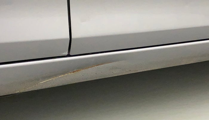 2012 Maruti Swift VXI, Petrol, Manual, 74,502 km, Right running board - Slightly rusted