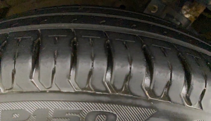 2012 Maruti Swift VXI, Petrol, Manual, 74,502 km, Left Rear Tyre Tread