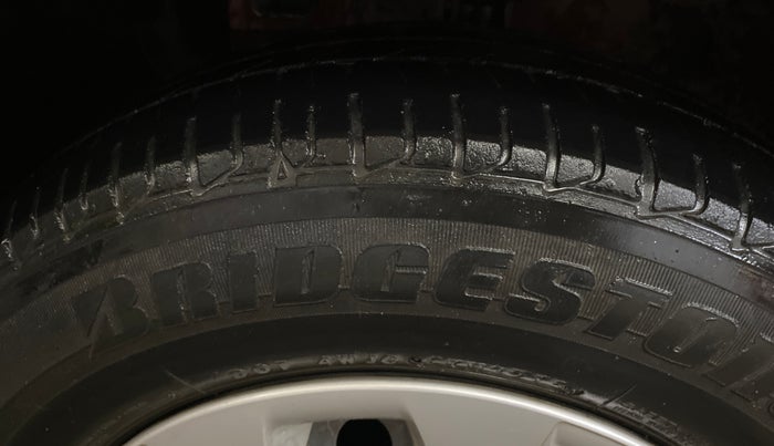 2015 Hyundai Elite i20 MAGNA 1.2, Petrol, Manual, 52,025 km, Left Front Tyre Tread