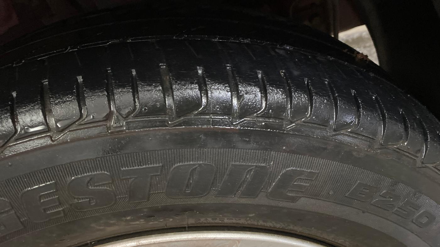 2015 Hyundai Elite i20 MAGNA 1.2, Petrol, Manual, 52,049 km, Left Rear Tyre Tread