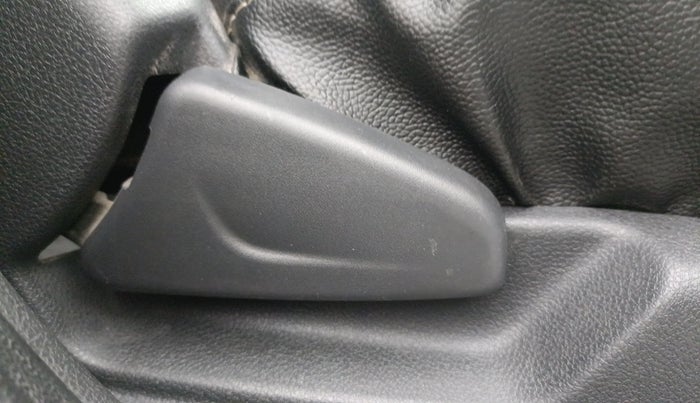 2017 Renault Kwid RXL, Petrol, Manual, 43,558 km, Driver Side Adjustment Panel