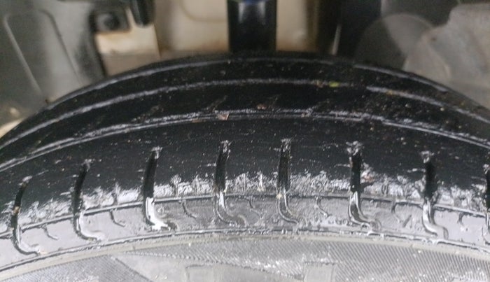 2017 Renault Kwid RXL, Petrol, Manual, 43,558 km, Left Front Tyre Tread